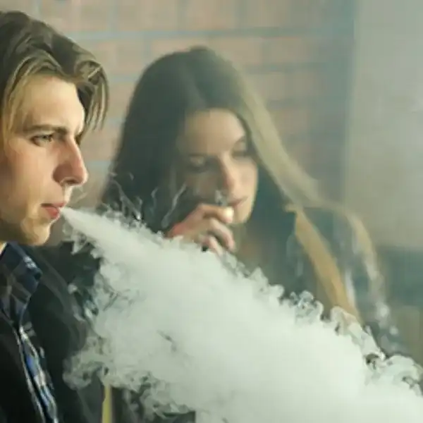 Heavy e-smokers: in highly dependent ，Understand the folds and balance of life vapepod.cn